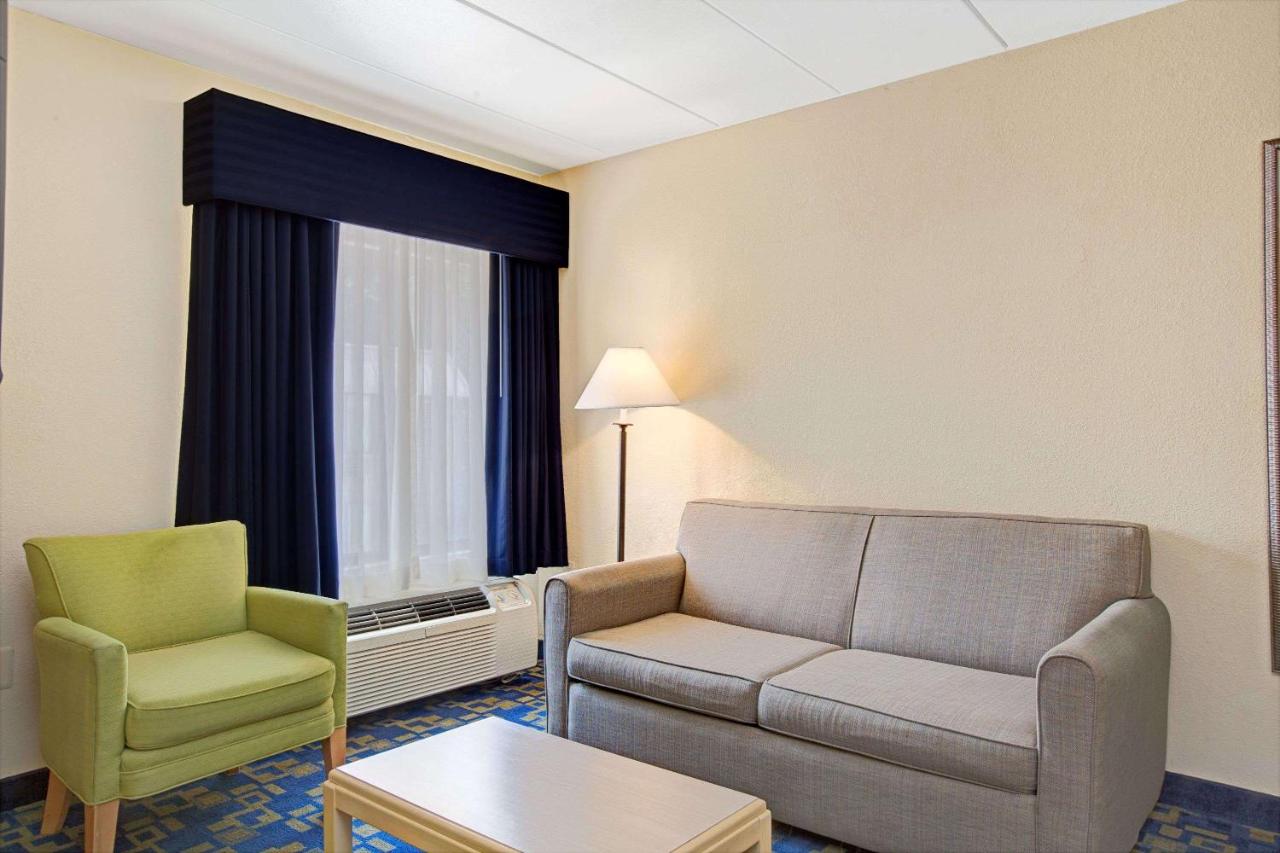 | Days Inn by Wyndham East Windsor/Hightstown