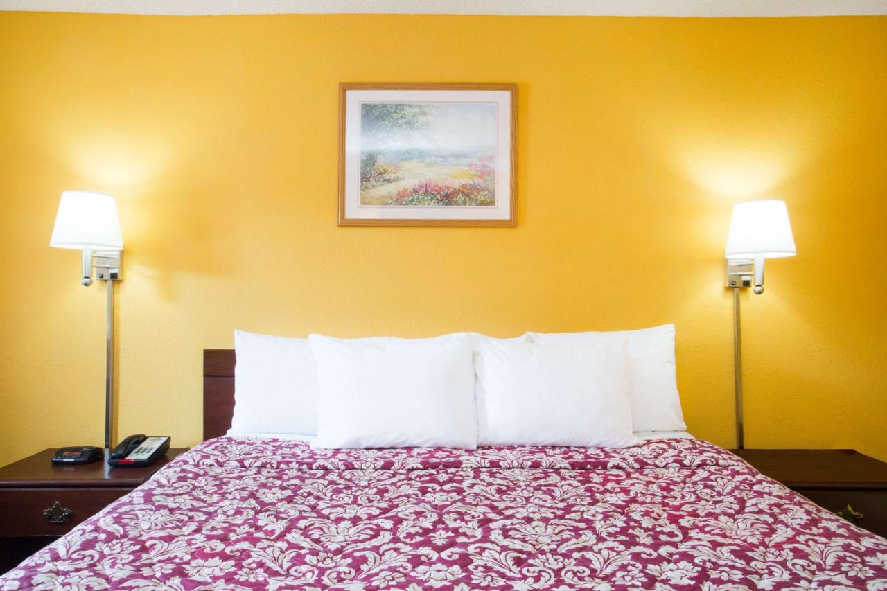 | Days Inn by Wyndham Camilla