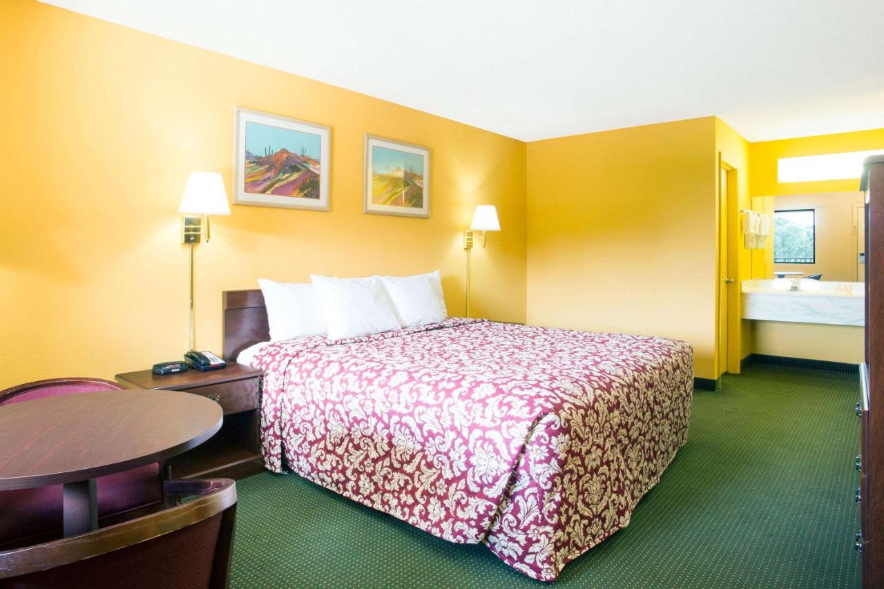| Days Inn by Wyndham Camilla