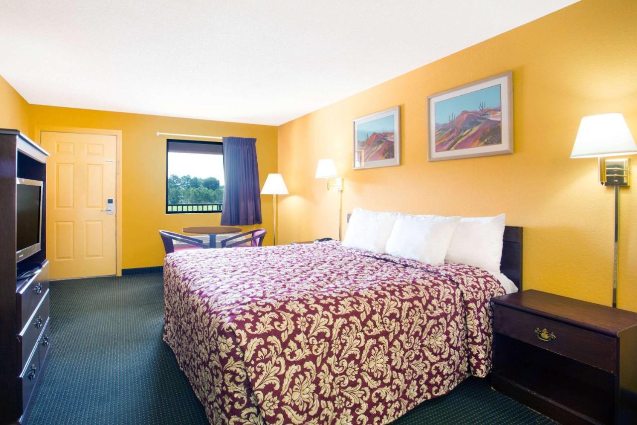 | Days Inn by Wyndham Camilla