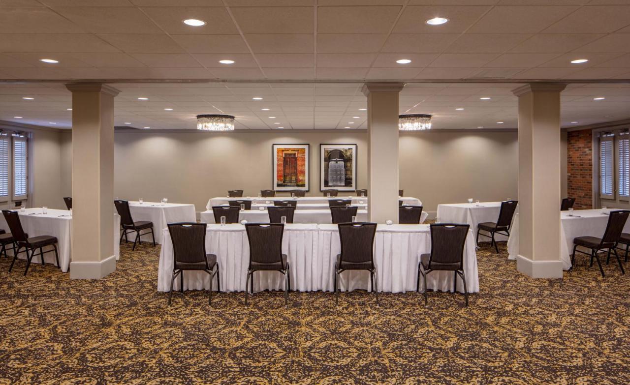 | Holiday Inn FRENCH QUARTER-CHATEAU LEMOYNE, an IHG Hotel