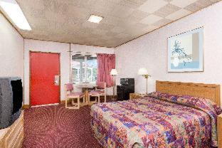 Room #36694312 at Knights Inn Galax