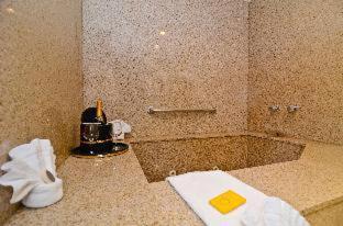 Room #4987621 at Best Western Plus Newport Mesa Inn