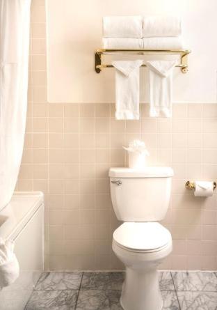 Room #114265610 at Ayres Hotel Costa Mesa/Newport Beach