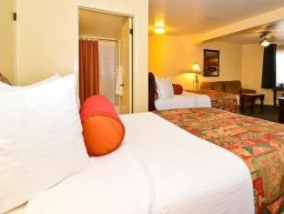 Room #33377213 at Best Western Rose Garden Inn