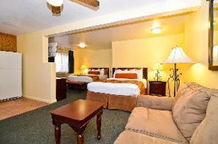 Room #33377215 at Best Western Rose Garden Inn
