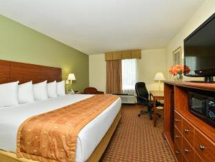 Room #31142511 at Deluxe Inn Wytheville