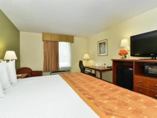 Room #31142511 at Deluxe Inn Wytheville