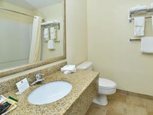 Room #31142511 at Deluxe Inn Wytheville
