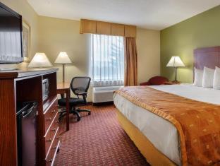 Room #31142511 at Deluxe Inn Wytheville