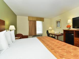 Room #31142512 at Deluxe Inn Wytheville