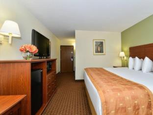 Room #31142512 at Deluxe Inn Wytheville