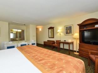 Room #31142512 at Deluxe Inn Wytheville