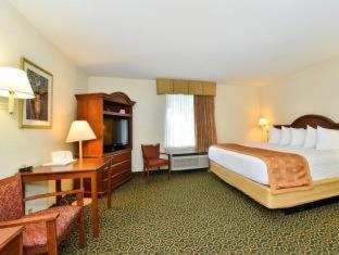 Room #31142512 at Deluxe Inn Wytheville