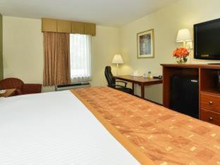 Room #31142513 at Deluxe Inn Wytheville