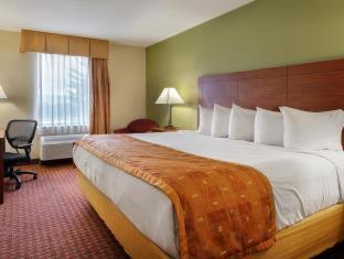 Room #31142513 at Deluxe Inn Wytheville