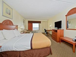 Room #32847266 at Best Western Plus Chesapeake Bay-Norfolk