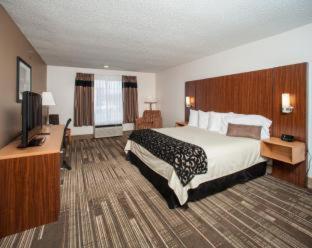 Room #48148306 at Northfield Inn, Suites & Conference Center
