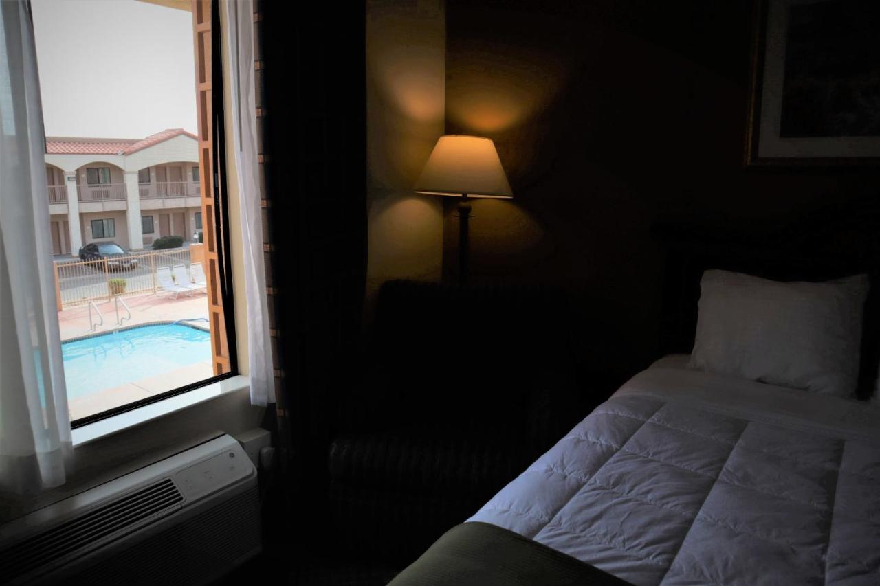 | Oasis Inn and Suites Joshua Tree -29 Palms