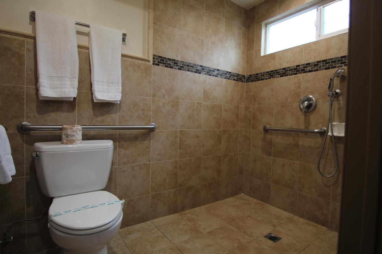 Queen Room - Disability Access at Dunes Inn Sunset