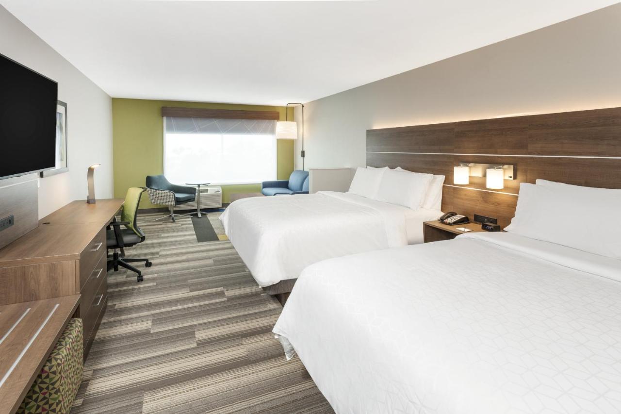Deluxe Queen Suite with Two Queen Beds - Non-Smoking at Holiday Inn Express & Suites Hudson I-94 by IHG