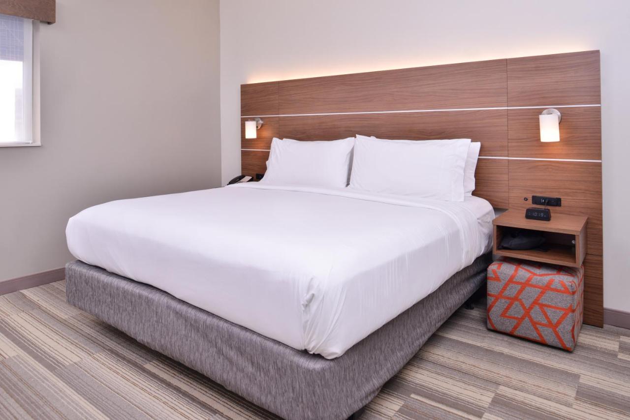 King Room - Mobility Access/Roll in Shower - Non-Smoking at Holiday Inn Express New Orleans - Arts District by IHG