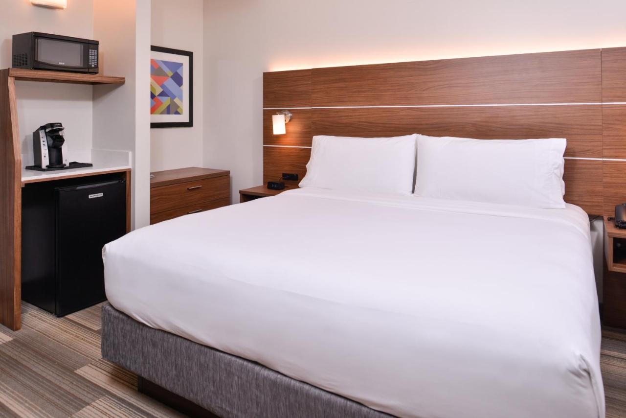King Room - Mobility Access/Roll in Shower - Non-Smoking at Holiday Inn Express New Orleans - Arts District by IHG