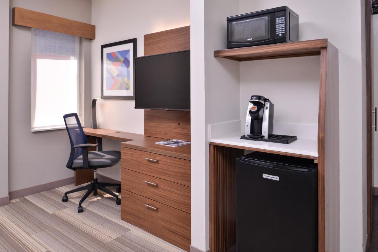 King Room - Mobility Access/Roll in Shower - Non-Smoking at Holiday Inn Express New Orleans - Arts District by IHG