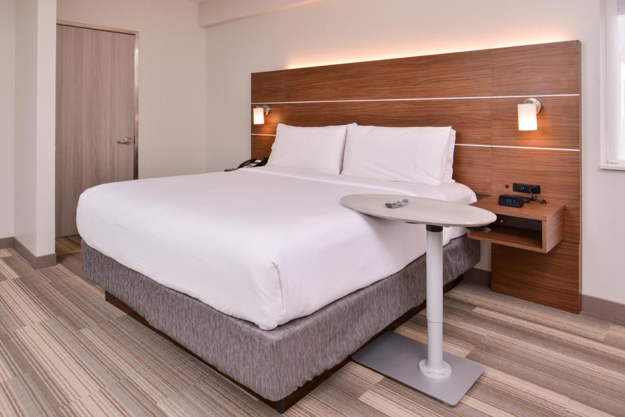 King Room - Mobility Access/Roll in Shower - Non-Smoking at Holiday Inn Express New Orleans - Arts District by IHG
