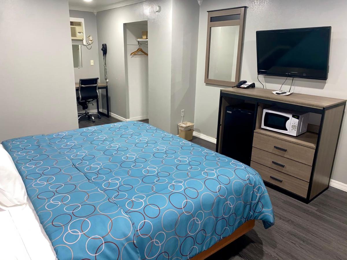 | Budget Host Inn