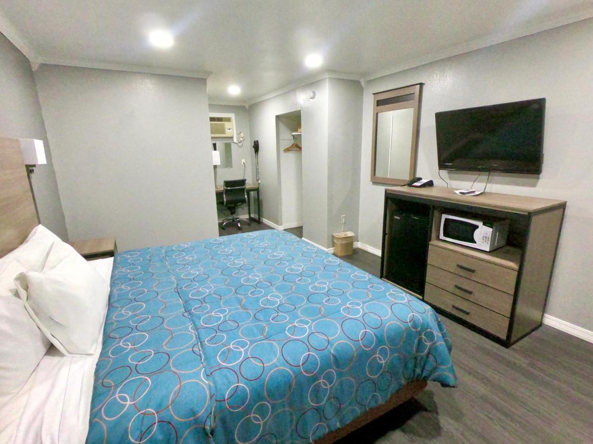 | Budget Host Inn