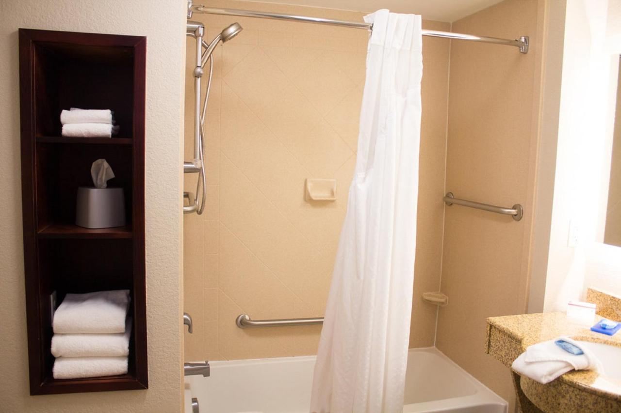 | Holiday Inn Express West Jefferson, an IHG Hotel