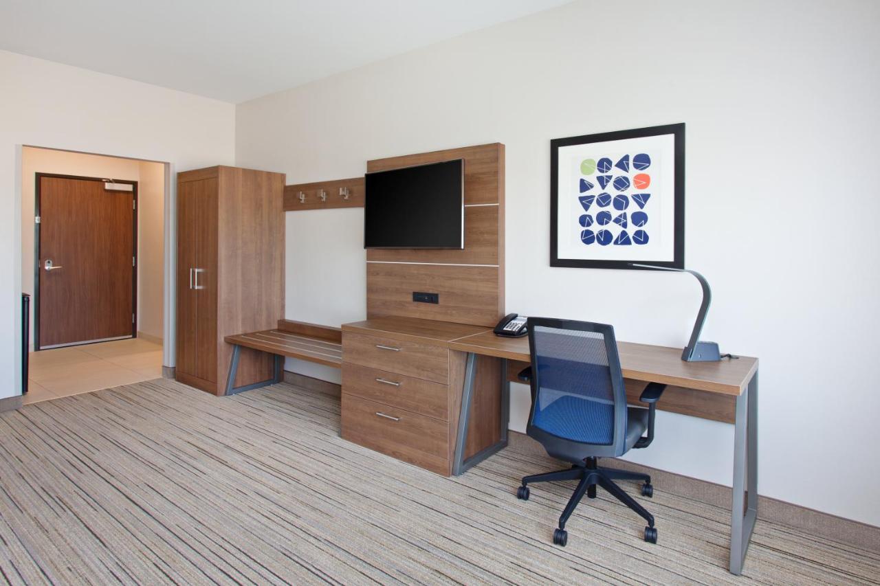 | Holiday Inn Express & Suites - Moses Lake, an IHG Hotel