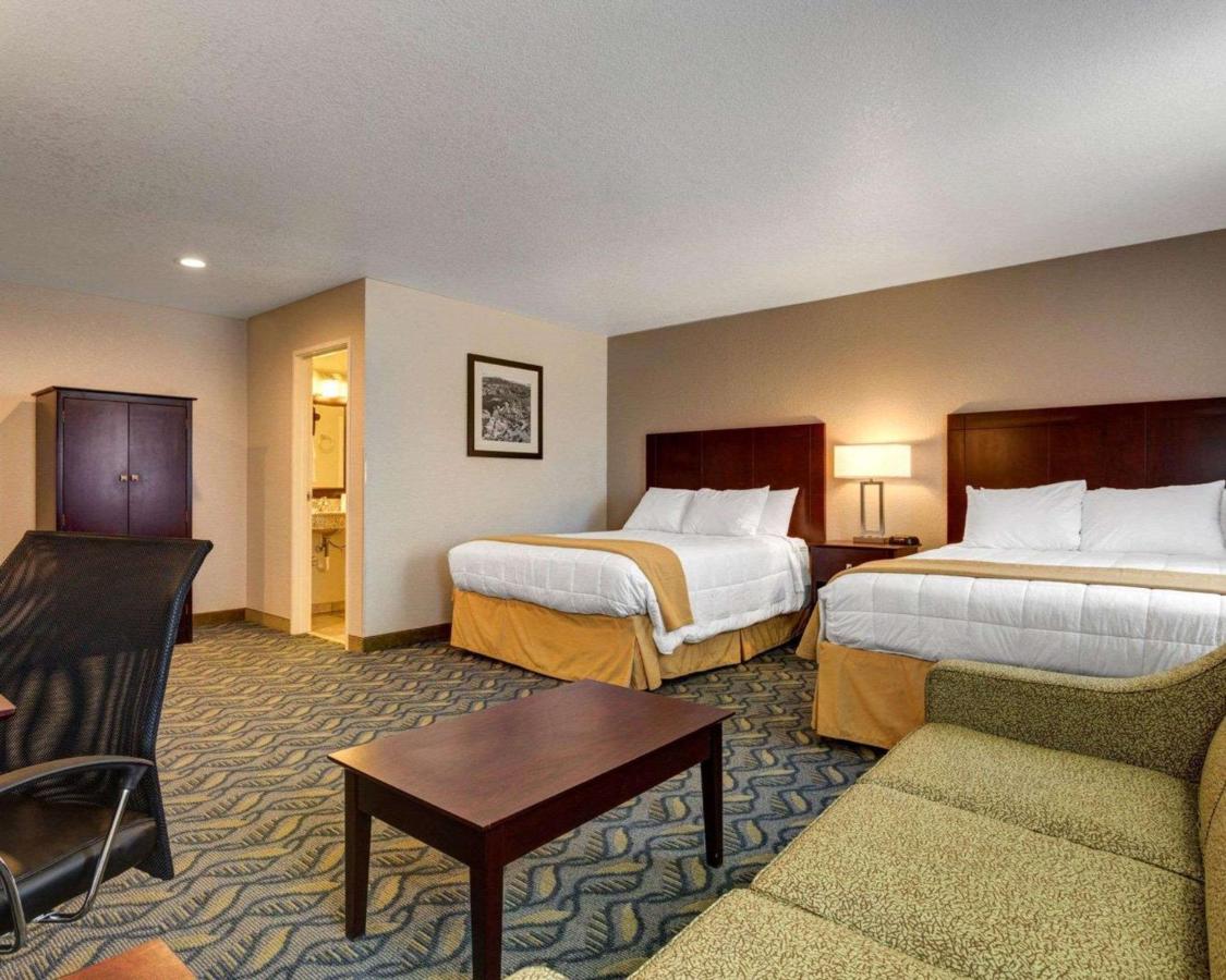Queen Suite with Two Queen Beds - Non-Smoking at Quality Inn Prescott