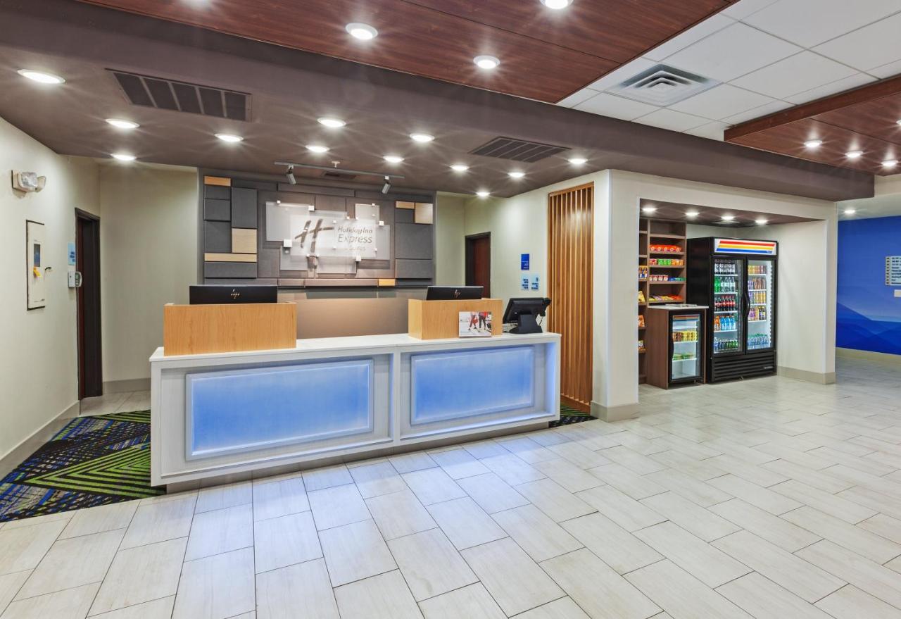  | Holiday Inn Express Hotel & Suites Sealy