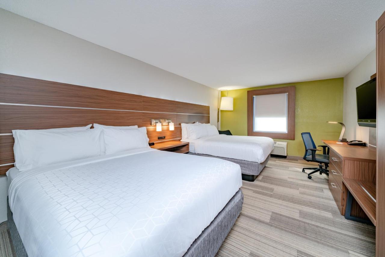 Queen Room with Two Queen Beds - Mobility Access Tub/Non-Smoking at Holiday Inn Express Prince Frederick, an IHG Hotel