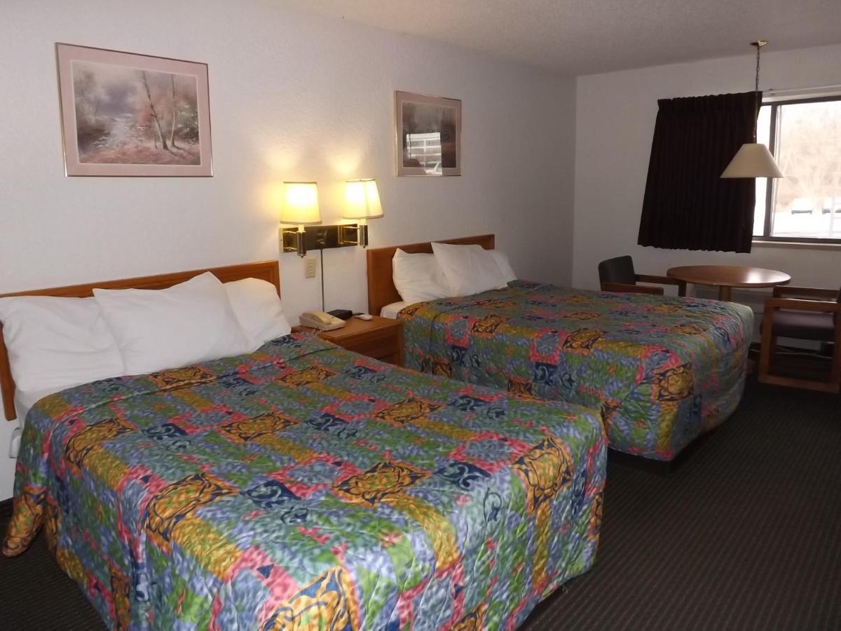 Double Room - Non-Smoking at KCI Lodge