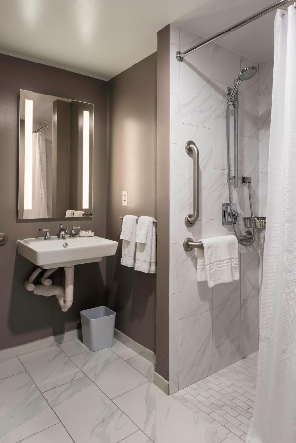 | Phoenix Park Hotel