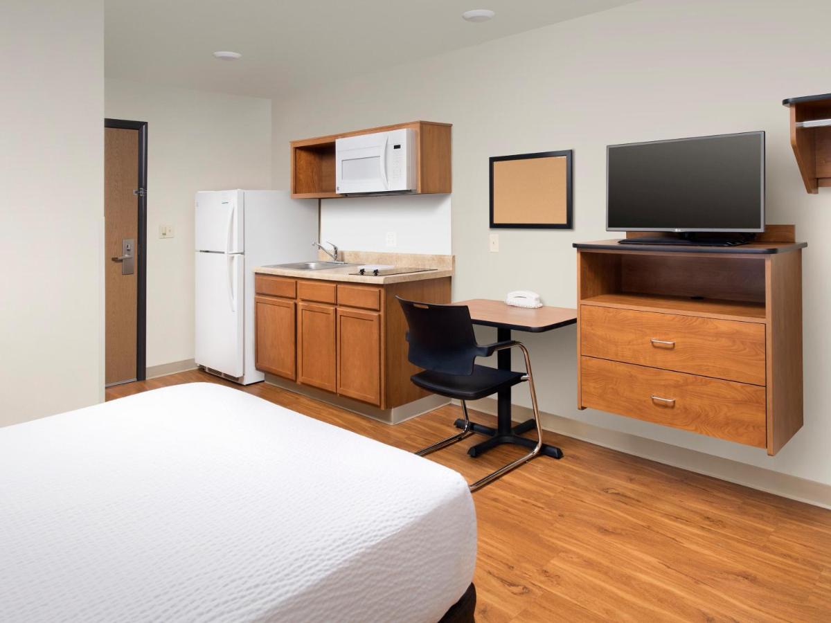 | Extended Stay America Select Suites - Kansas City - Stadium