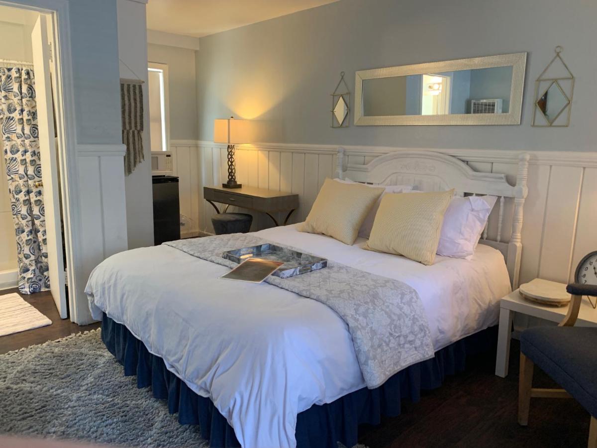 Standard Queen Room at Playpark Lodge
