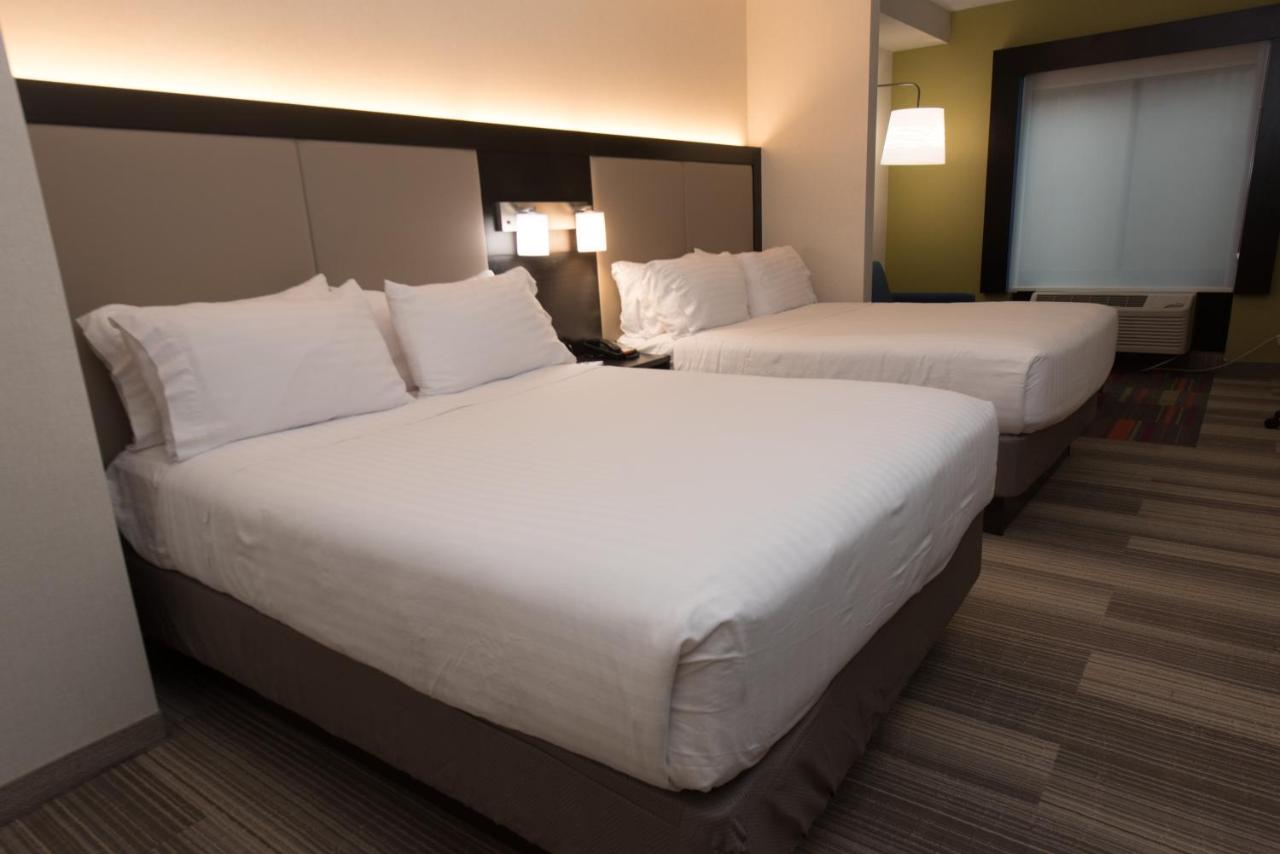 Suite Two Queens - Non-Smoking at Holiday Inn Express Hotel & Suites in North East (Erie) by IHG