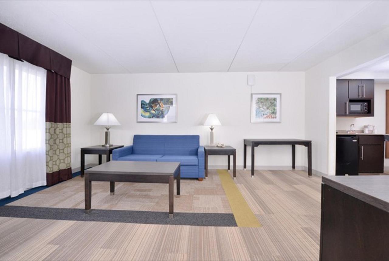 Executive Suite at Holiday Inn Express Hotel & Suites Mooresville - Lake Norman by IHG