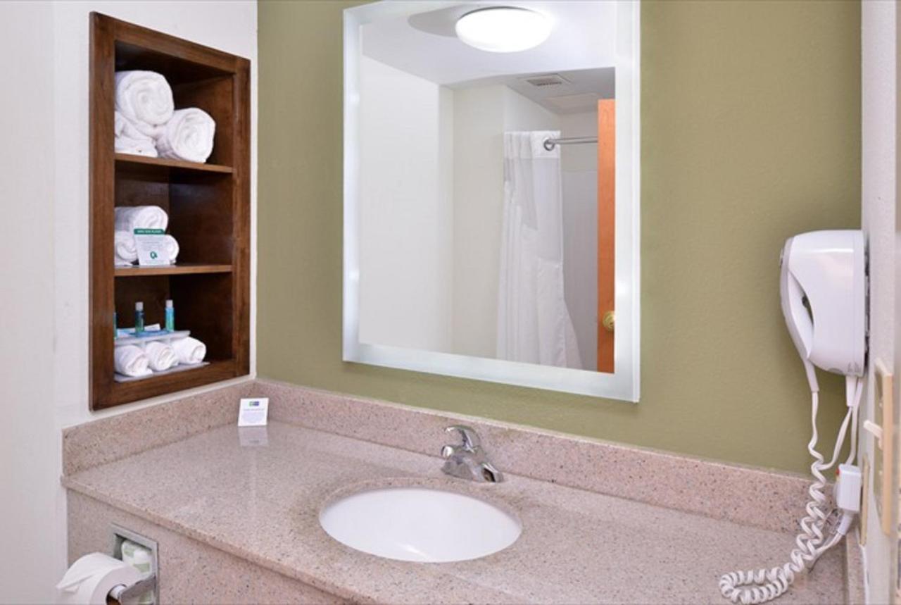 Executive Suite at Holiday Inn Express Hotel & Suites Mooresville - Lake Norman by IHG
