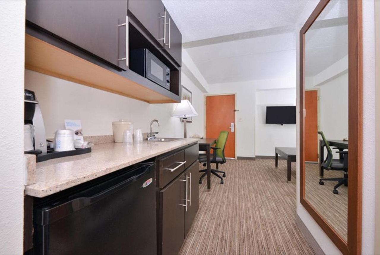 Queen Room - Disability Access at Holiday Inn Express Hotel & Suites Mooresville - Lake Norman by IHG