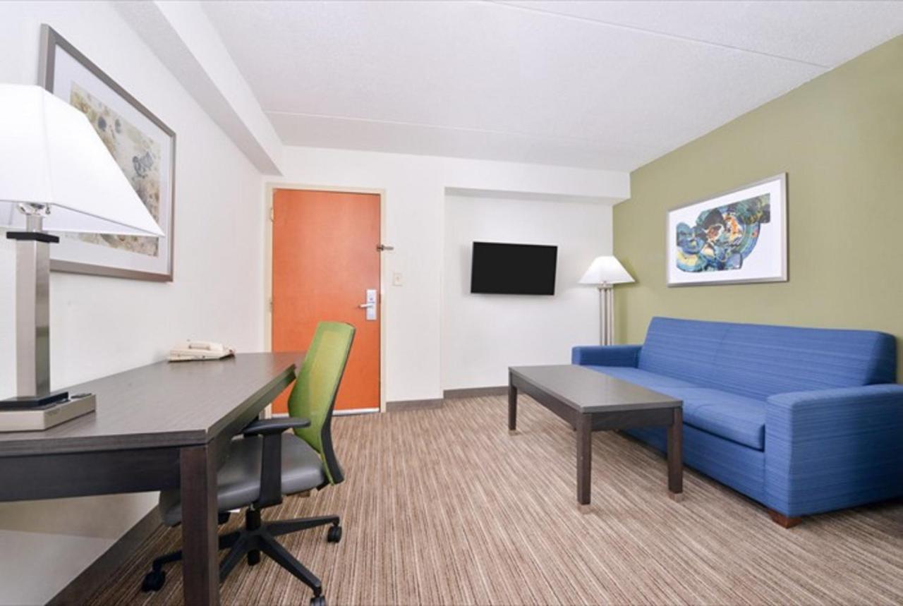 Queen Room - Disability Access at Holiday Inn Express Hotel & Suites Mooresville - Lake Norman by IHG
