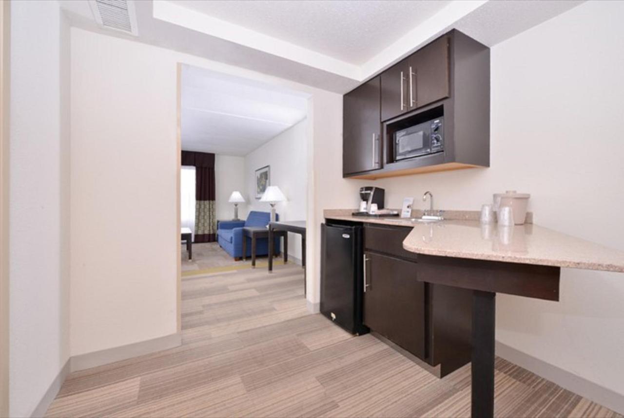 Executive Suite at Holiday Inn Express Hotel & Suites Mooresville - Lake Norman by IHG