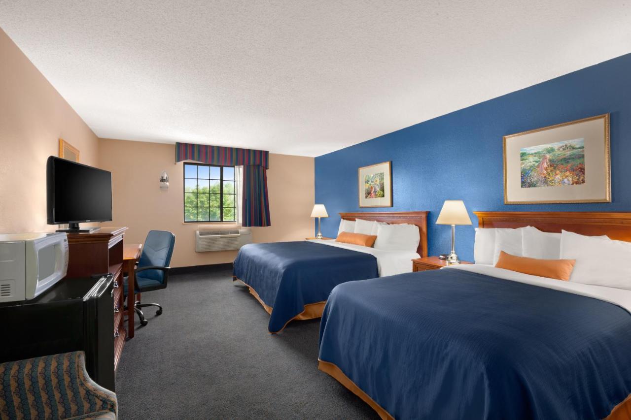 Double Room with Two Double Beds - Smoking at Days Inn by Wyndham Keene NH