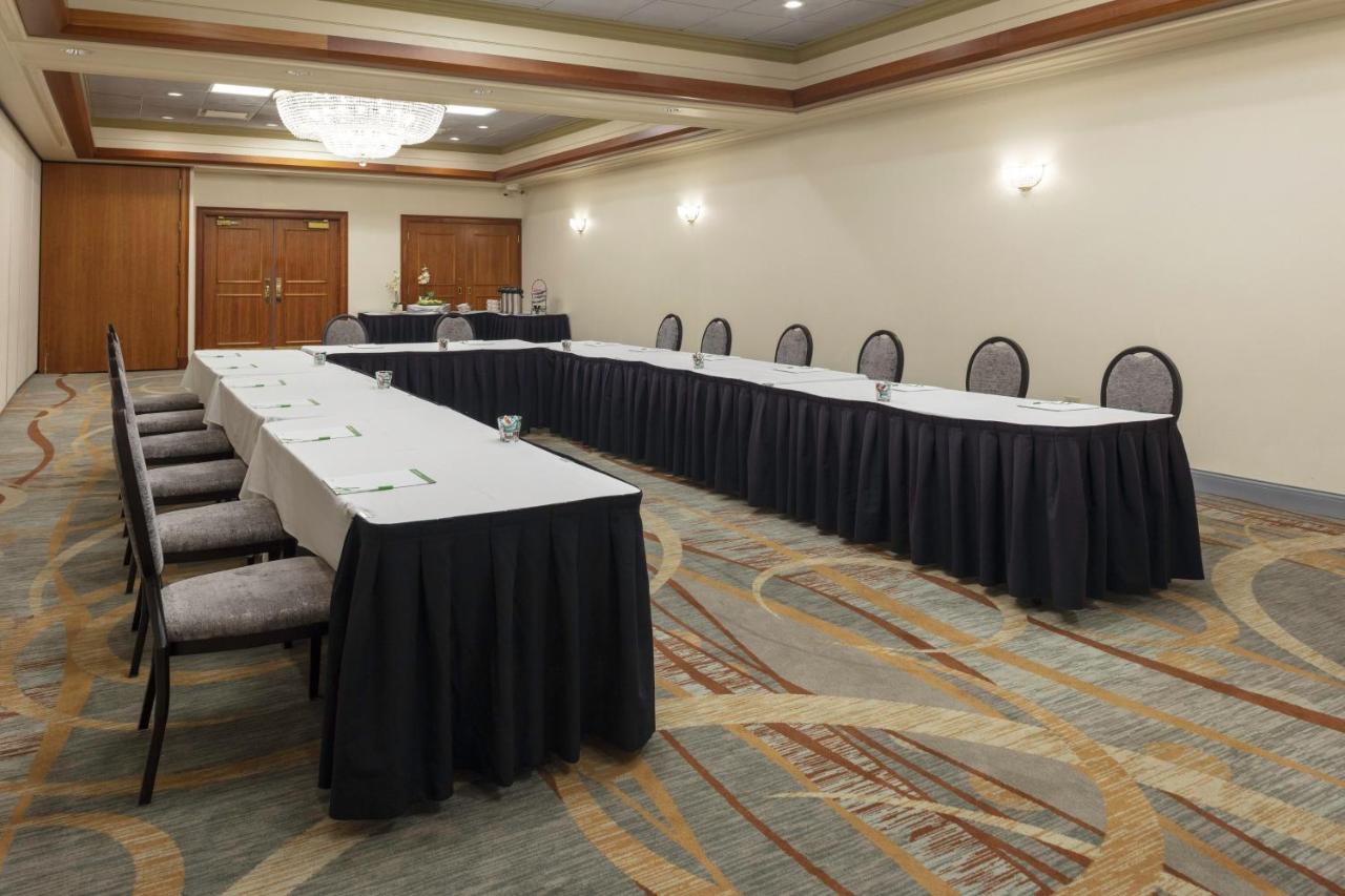 | Holiday Inn Chicago - Countryside/LaGrange, an IHG Hotel
