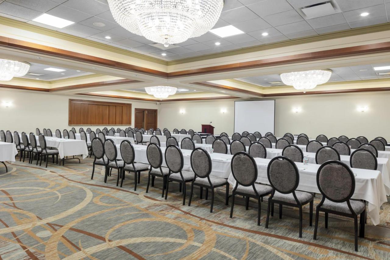 | Holiday Inn Chicago - Countryside/LaGrange, an IHG Hotel