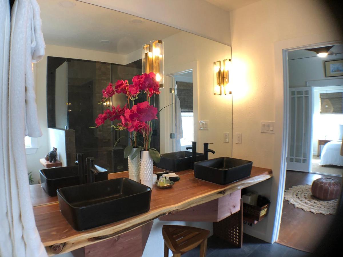 | Avenue O Bed and Breakfast